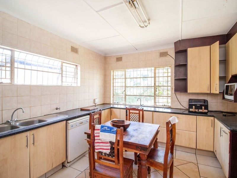 Spacious Family Home with Granny Flat and Pool - Photo 1