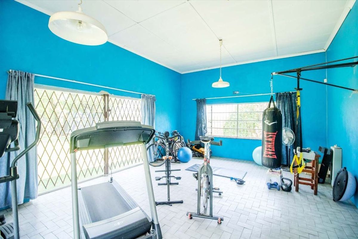 Spacious Family Home with Granny Flat and Pool - Photo 2