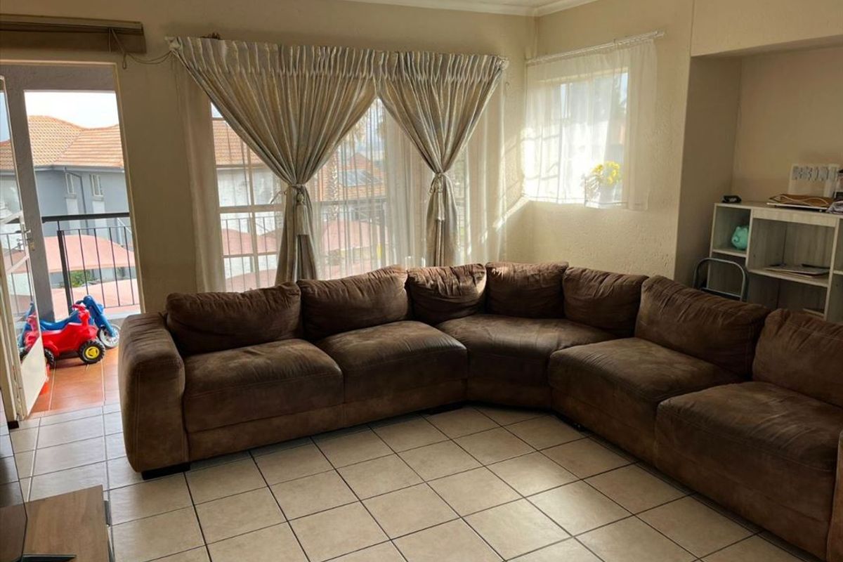Charming Two-Bedroom Home with Pool - Photo 2