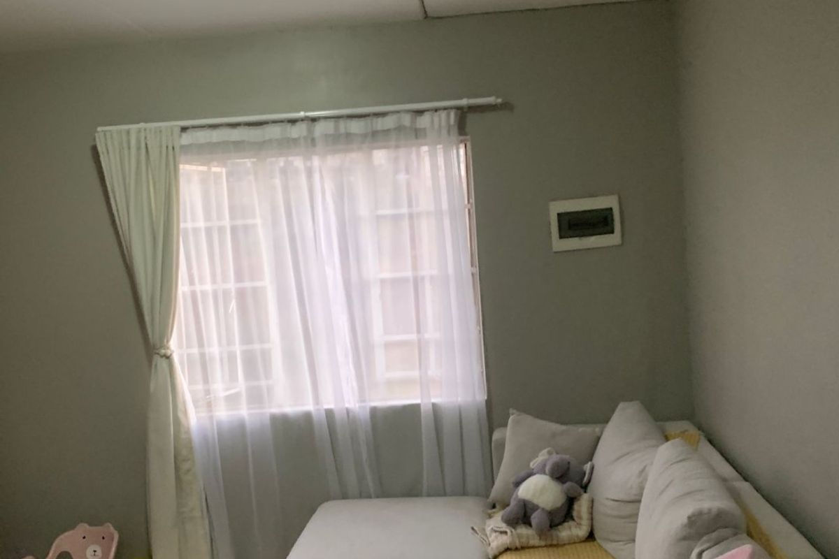 Welcome to this charming and secure 2-bedroom, 1-bathroom apartment - Photo 3