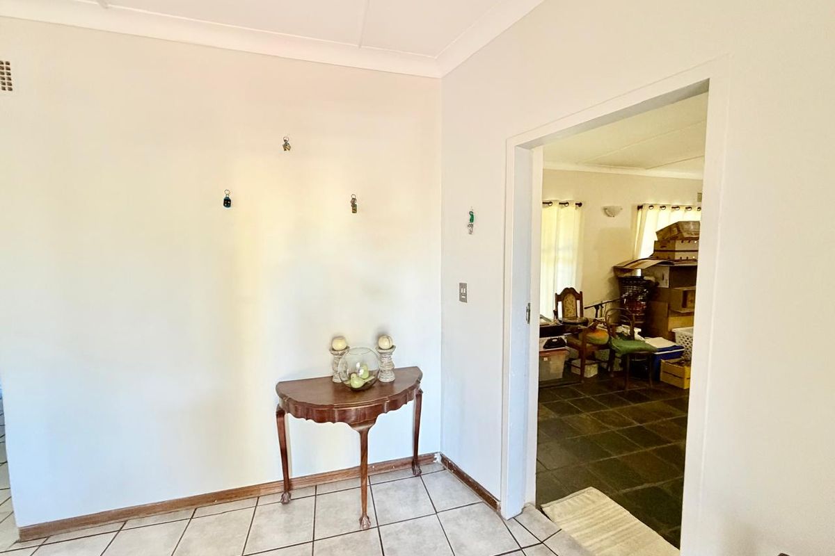 Family Home in Wilkoppies with Flatlet - Photo 3