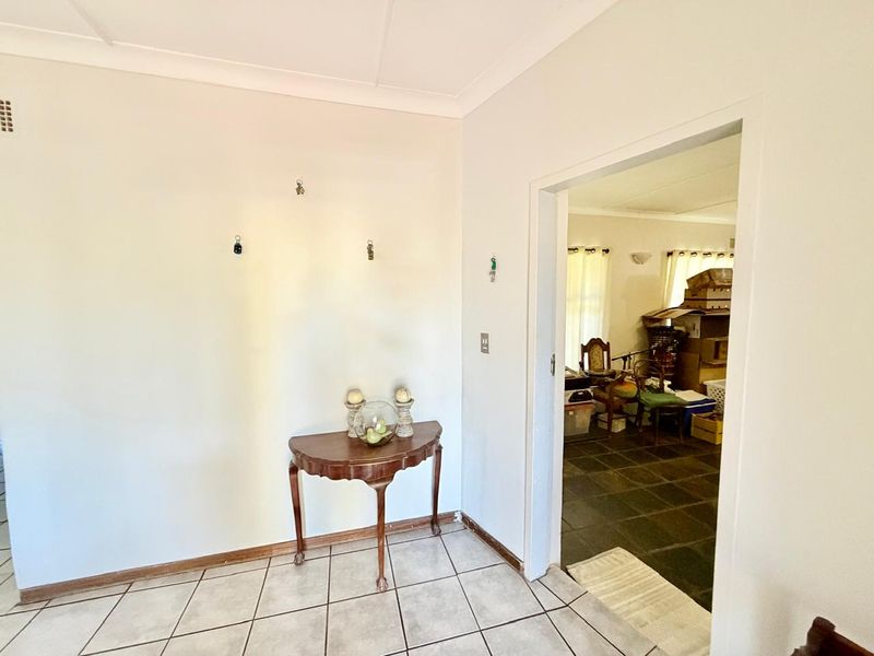 Family Home in Wilkoppies with Flatlet - Photo 3