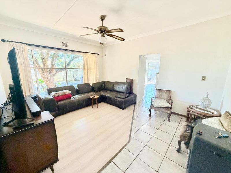 Family Home in Wilkoppies with Flatlet - Photo 8