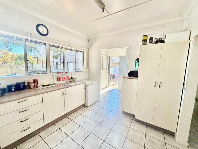 Family Home in Wilkoppies with Flatlet - Photo 9