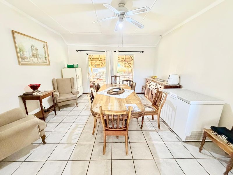Family Home in Wilkoppies with Flatlet - Photo 7