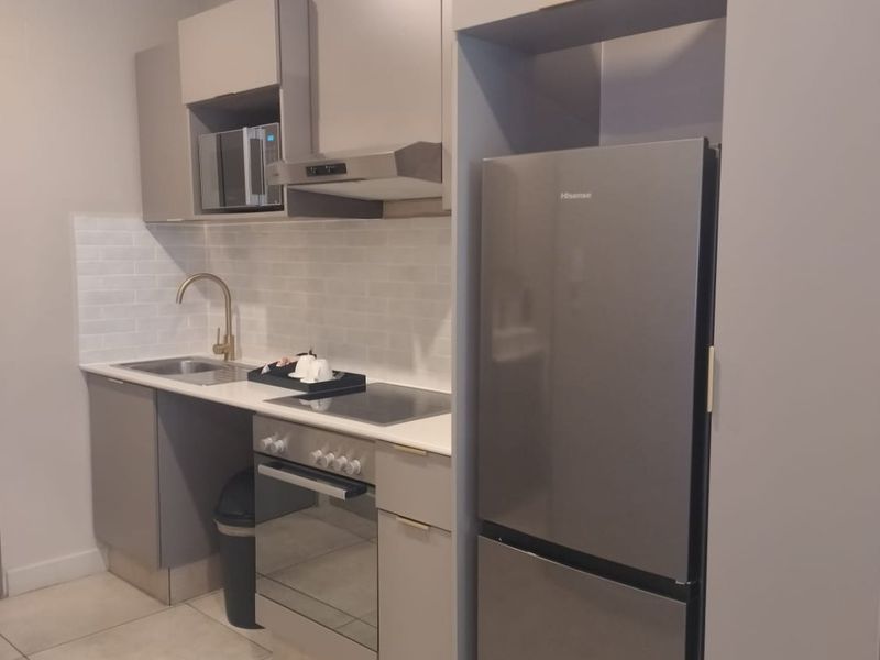 Ideal Studio lock up and go apartment. - Photo 4
