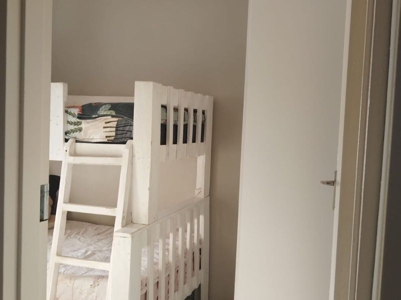 A charming and compact portable unit designed for comfort. - Photo 9