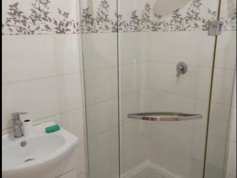 2 Bedroom Apartment / Flat for Sale in Douglasdale - Photo 4