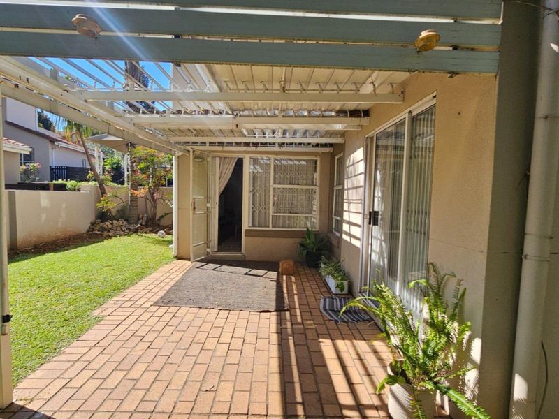 2 Bedroom Apartment / Flat for Sale in Douglasdale - Photo 8