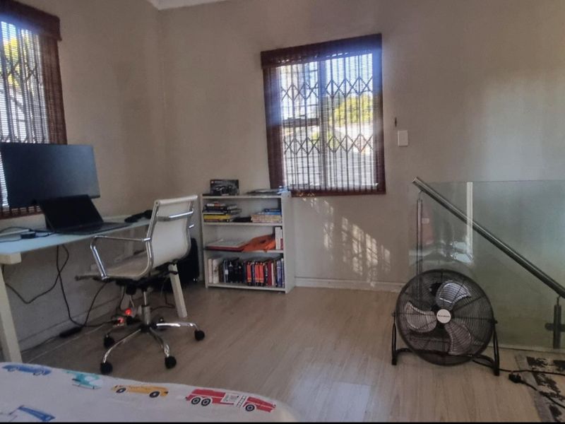 2 Bedroom Apartment / Flat for Sale in Douglasdale - Photo 9