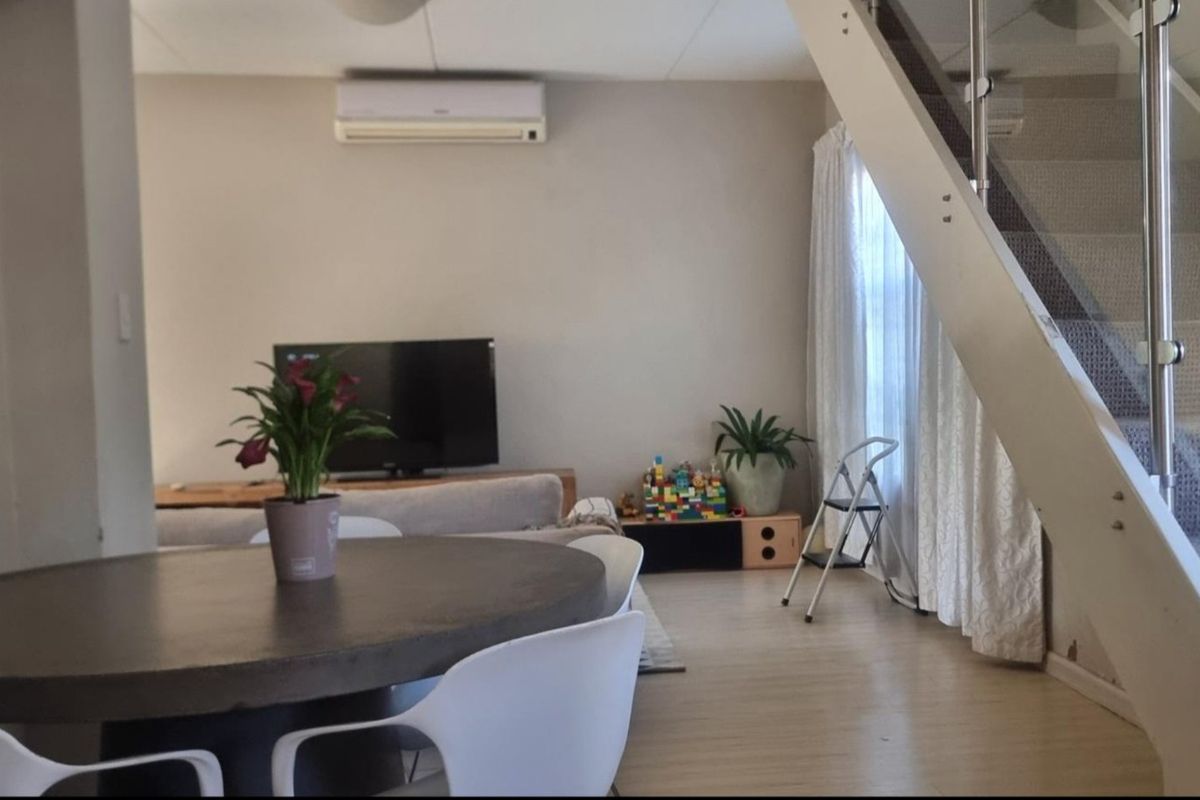 2 Bedroom Apartment / Flat for Sale in Douglasdale - Photo 5
