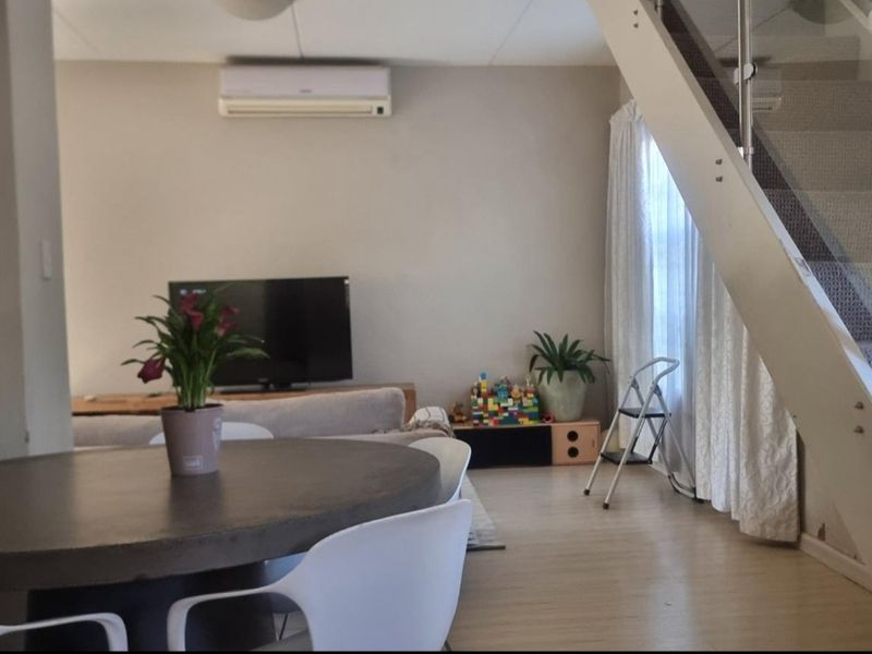 2 Bedroom Apartment / Flat for Sale in Douglasdale - Photo 5