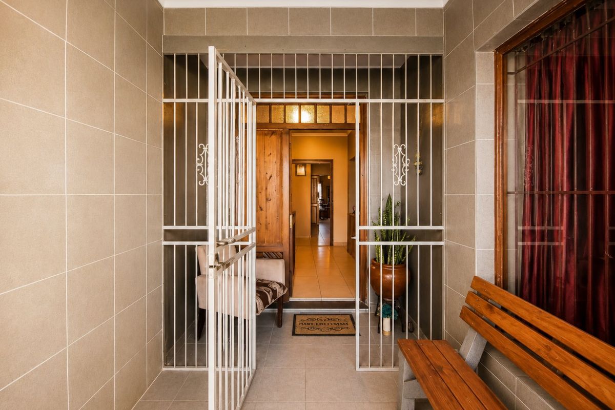Entertainer’s EdenvaleGem with Pool and Flatlet - Photo 5