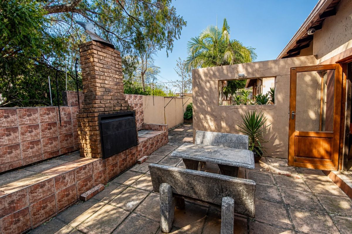 Entertainer’s EdenvaleGem with Pool and Flatlet - Photo 4