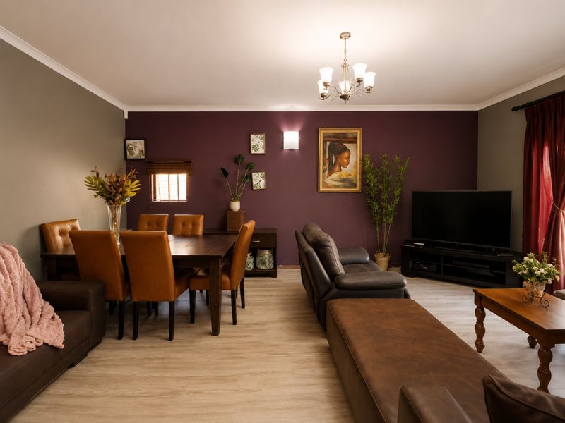 Entertainer’s EdenvaleGem with Pool and Flatlet - Photo 3
