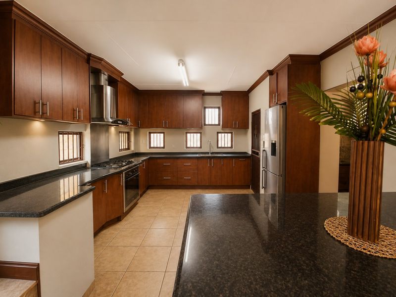Entertainer’s EdenvaleGem with Pool and Flatlet - Photo 9