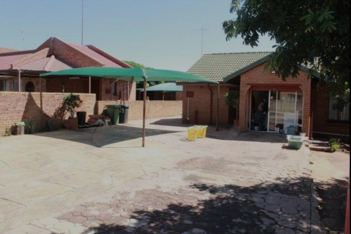 3 Bedroom (plus Extra Rooms: 7 Bedrooms & 7 Bathrooms) Cash Sale property - Photo 3