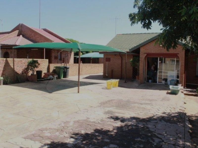 3 Bedroom (plus Extra Rooms: 7 Bedrooms & 7 Bathrooms) Cash Sale property - Photo 3
