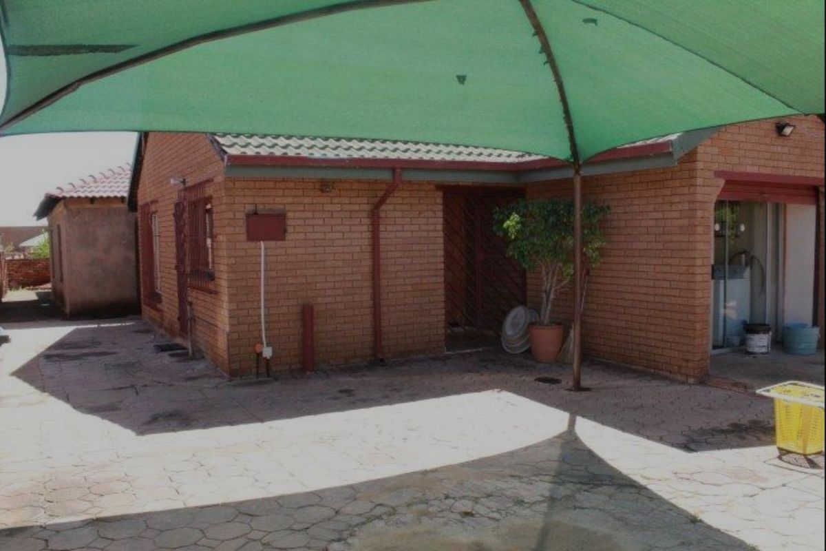 3 Bedroom (plus Extra Rooms: 7 Bedrooms & 7 Bathrooms) Cash Sale property - Photo 2