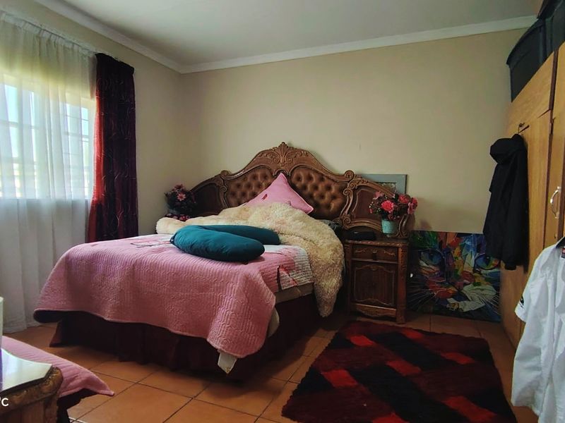 Situated in the heart of Riversdale, this exceptional property presents a rare investment opportunity with outstanding income-generating potential - Photo 5