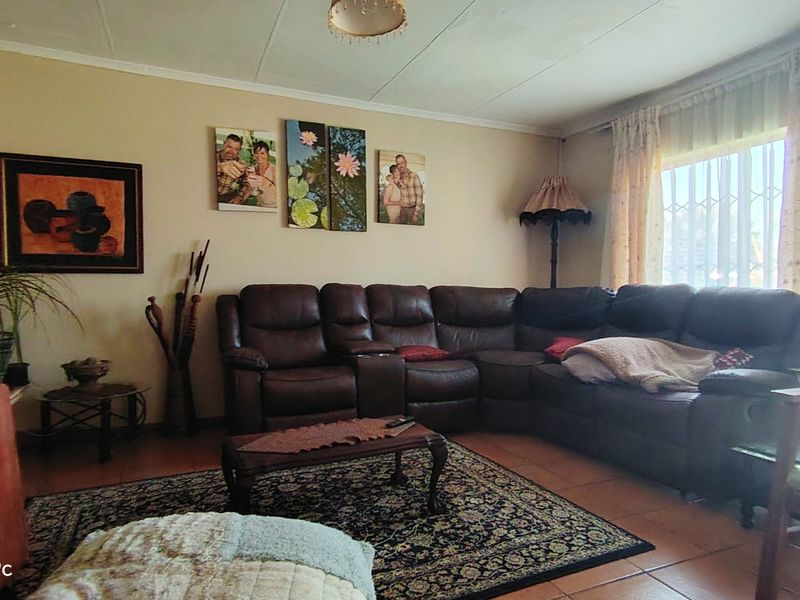 Situated in the heart of Riversdale, this exceptional property presents a rare investment opportunity with outstanding income-generating potential - Photo 7
