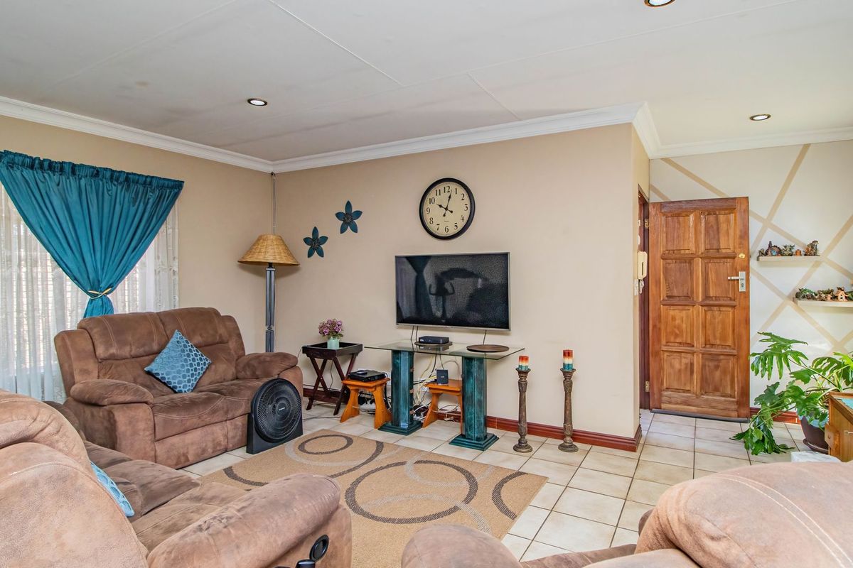 4 bedroom house with a cottage - Photo 5