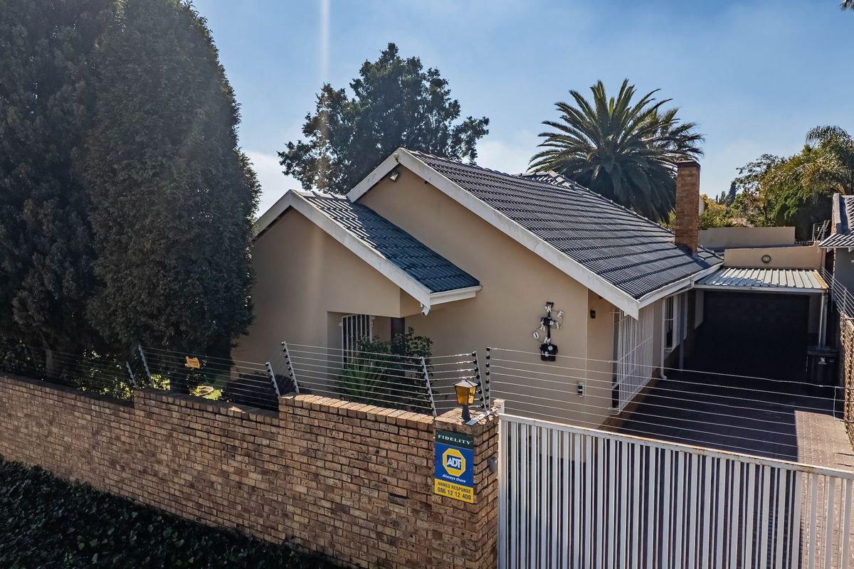 4 bedroom house with a cottage - Photo 2