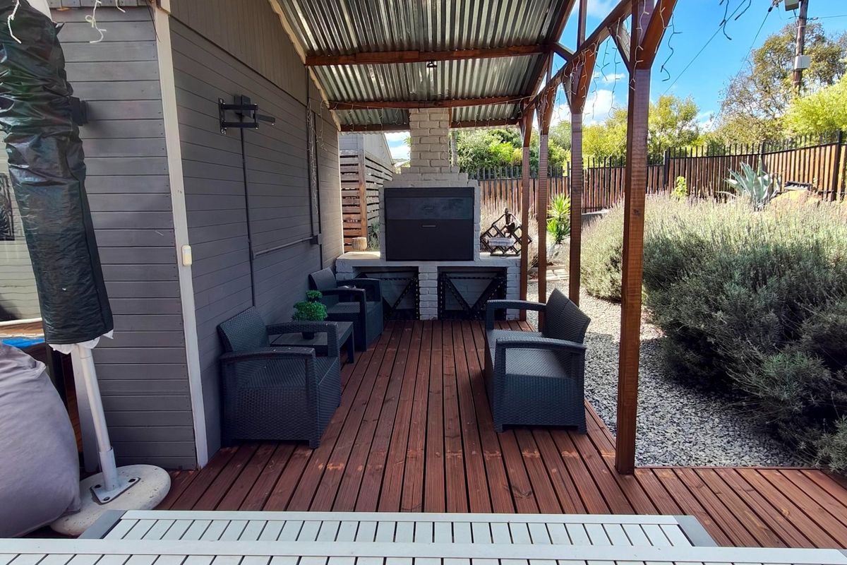 Modern Dam-Side Living at Its Best - Photo 5