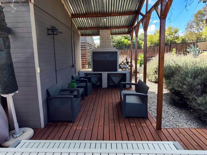 Modern Dam-Side Living at Its Best - Photo 5