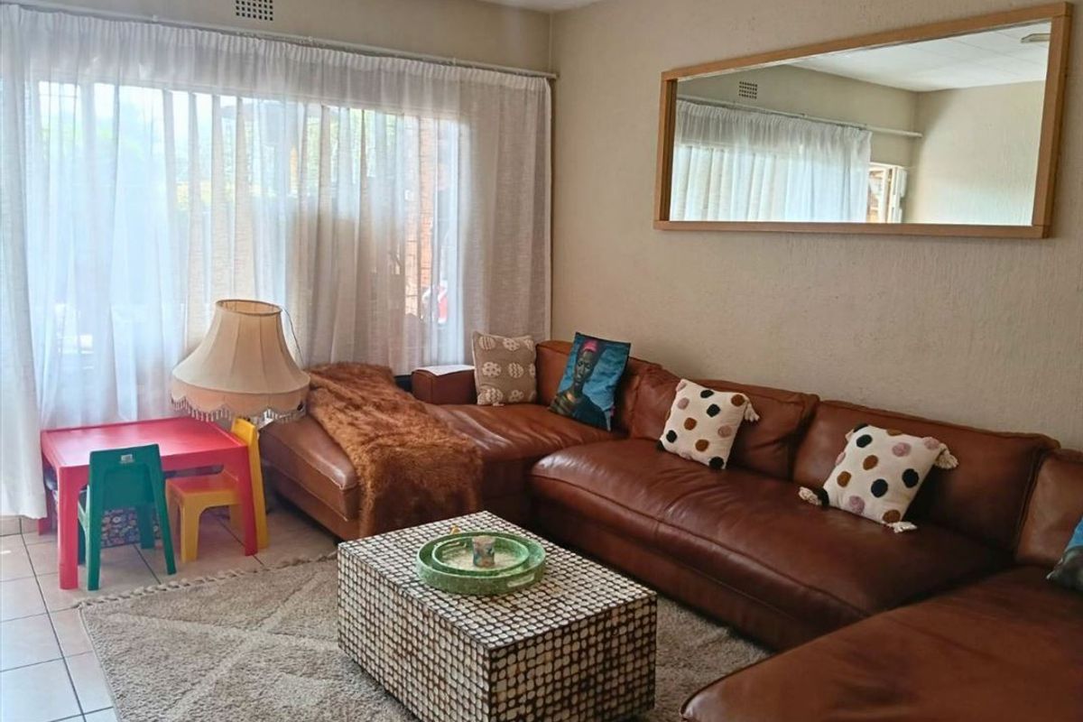Cozy Two-Bedroom Home with Comfortable Living Spaces - Photo 2