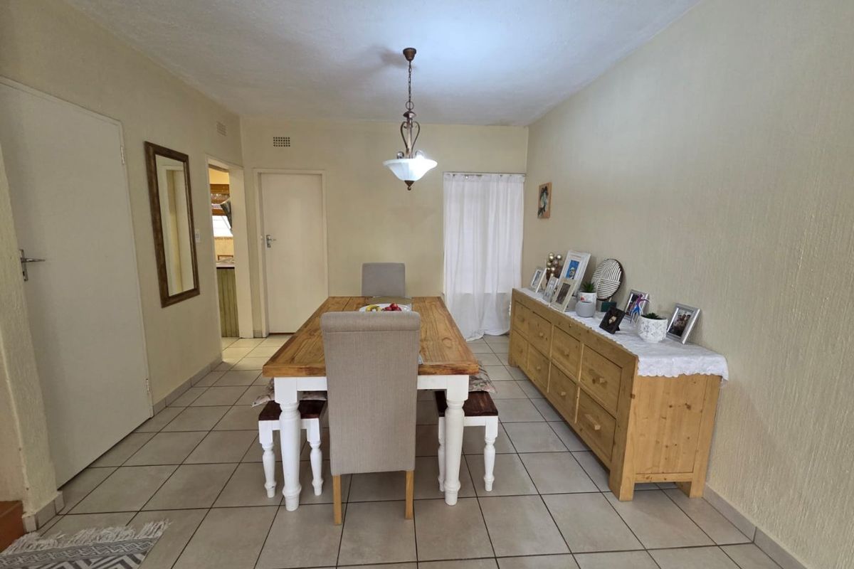 Charming 3-Bedroom townhouse with Secure Living and Easy Highway Access - Photo 4