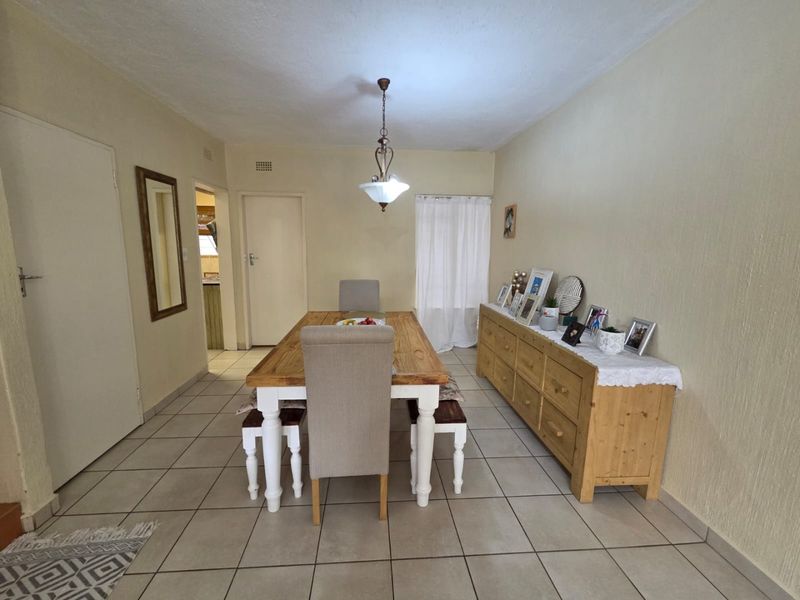 Charming 3-Bedroom townhouse with Secure Living and Easy Highway Access - Photo 4
