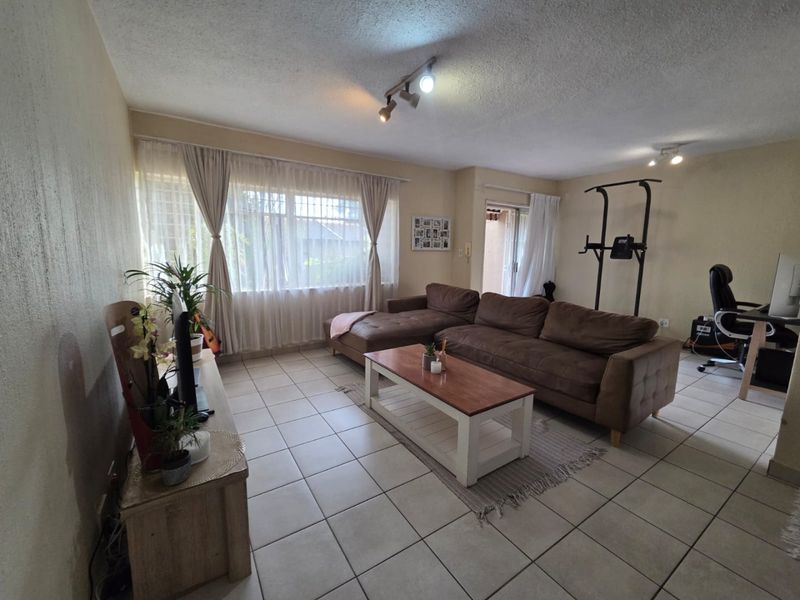 Charming 3-Bedroom townhouse with Secure Living and Easy Highway Access - Photo 8