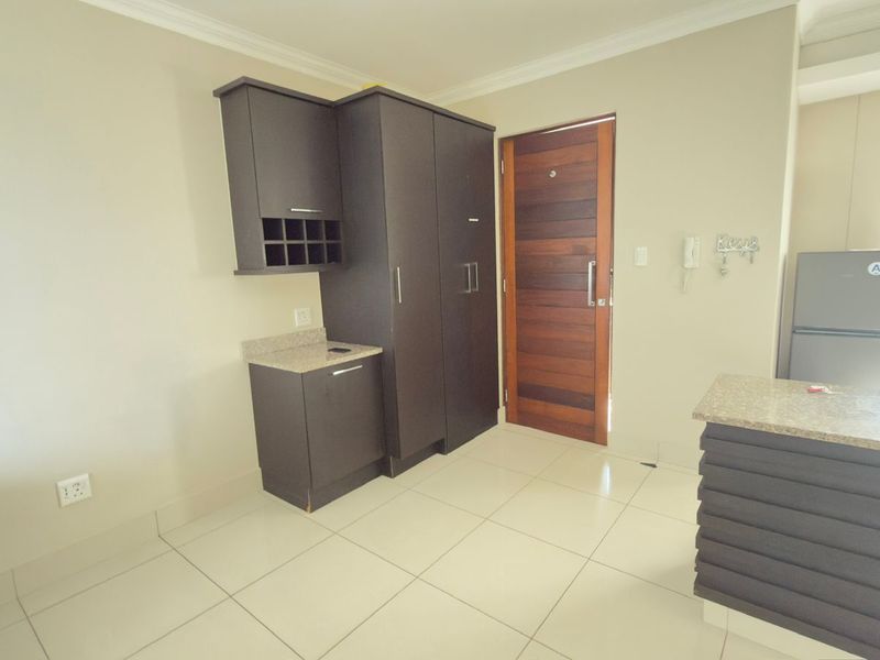 To let in Umhlanga, Furnished 2 bedroom apartment in secure upmarket complax. - Photo 6