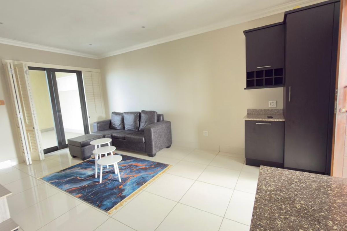 To let in Umhlanga, Furnished 2 bedroom apartment in secure upmarket complax. - Photo 4