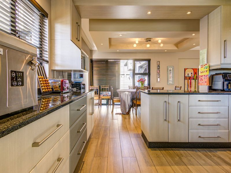 **A Captivating Home** - Photo 5