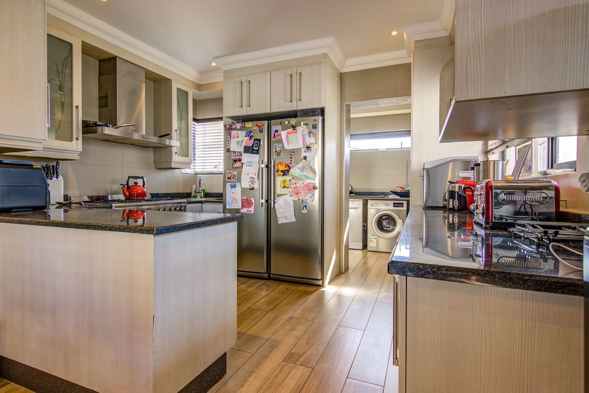 **A Captivating Home** - Photo 3