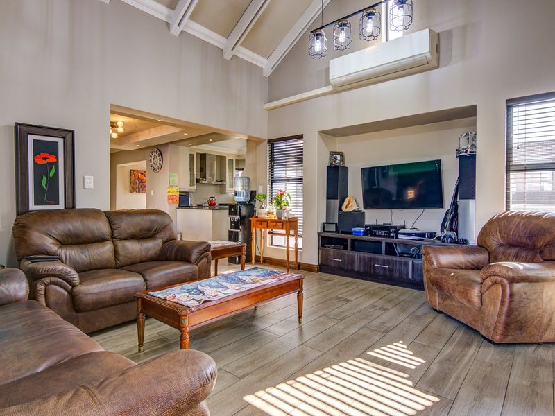 **A Captivating Home** - Photo 2