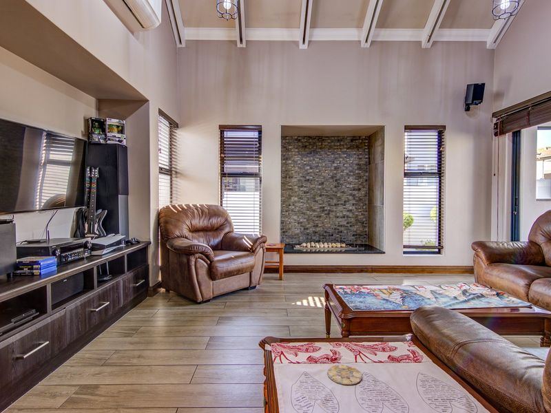 **A Captivating Home** - Photo 4