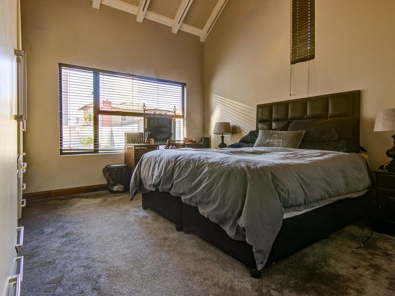 **A Captivating Home** - Photo 10