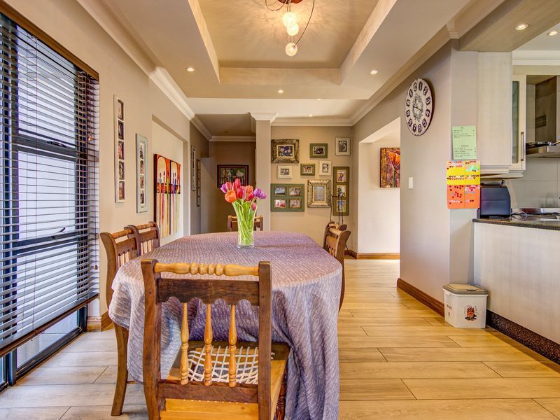 **A Captivating Home** - Photo 9