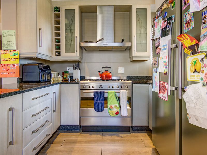 **A Captivating Home** - Photo 7