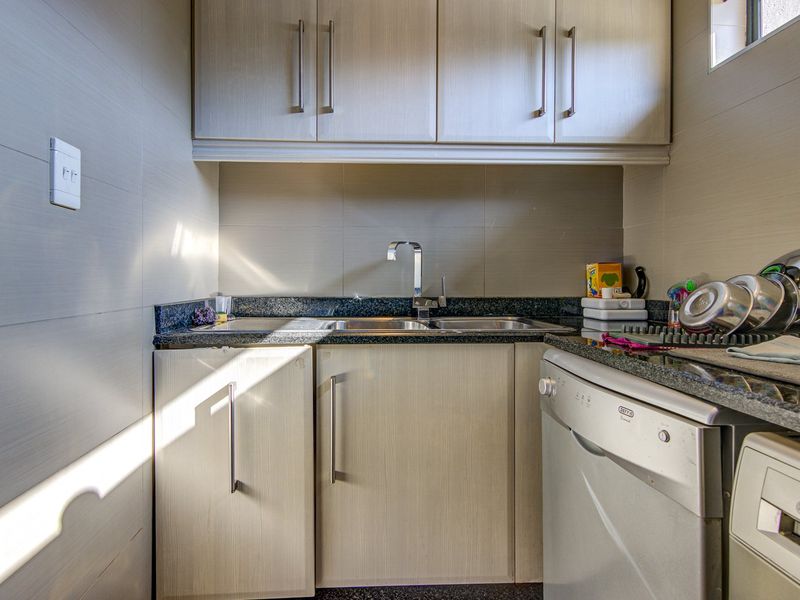 **A Captivating Home** - Photo 6