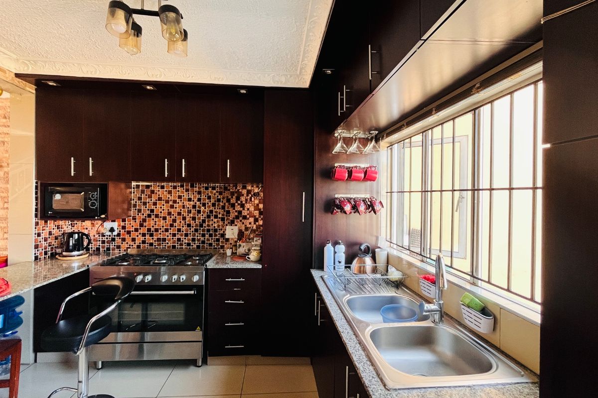 Reduced to Sell: Pristine Move-In-Ready 2-Bedroom Home in Shallcross - Photo 4