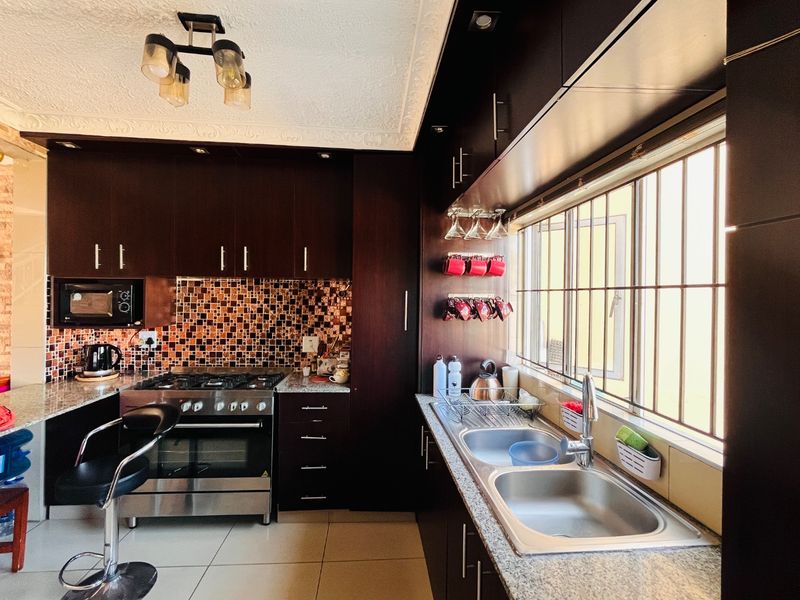 Reduced to Sell: Pristine Move-In-Ready 2-Bedroom Home in Shallcross - Photo 4
