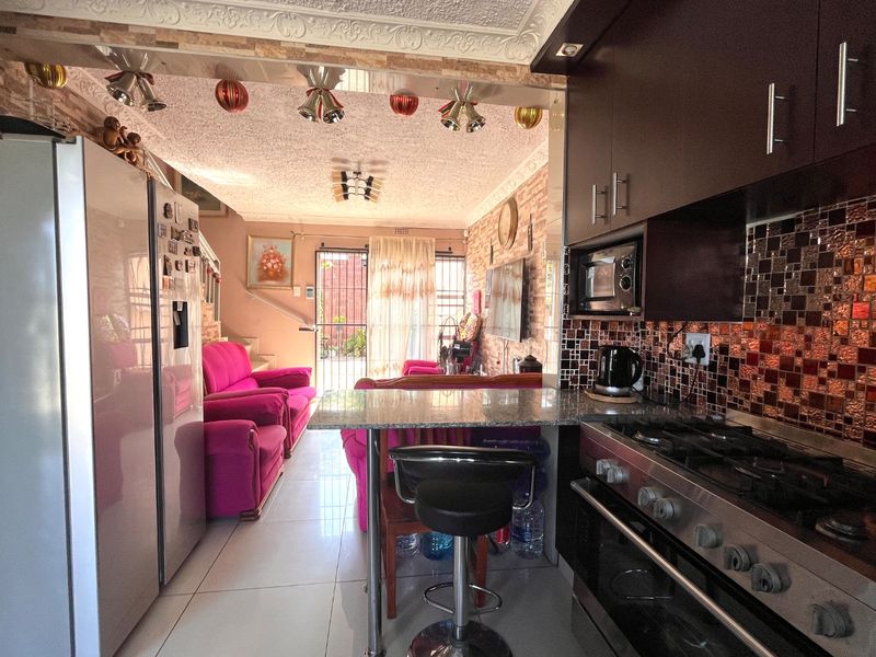 Reduced to Sell: Pristine Move-In-Ready 2-Bedroom Home in Shallcross - Photo 2