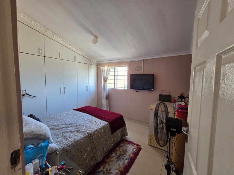 Reduced to Sell: Pristine Move-In-Ready 2-Bedroom Home in Shallcross - Photo 9