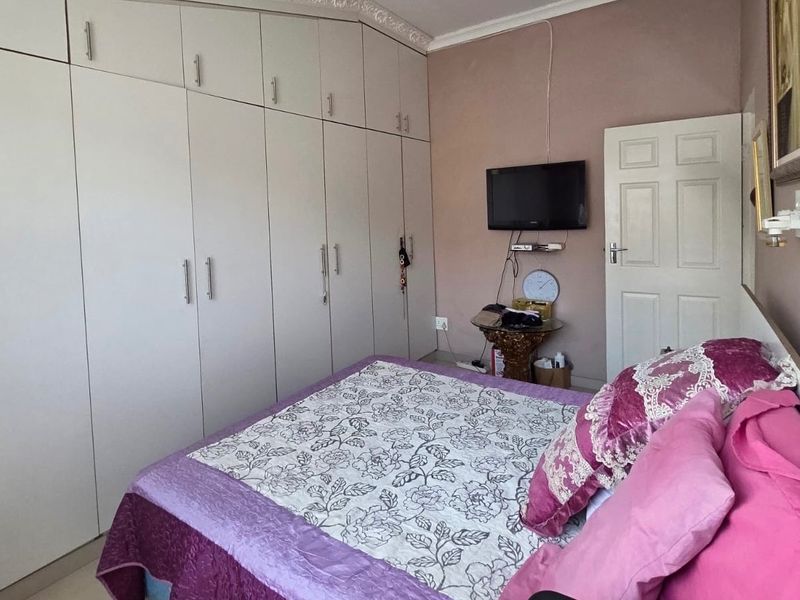 Reduced to Sell: Pristine Move-In-Ready 2-Bedroom Home in Shallcross - Photo 8