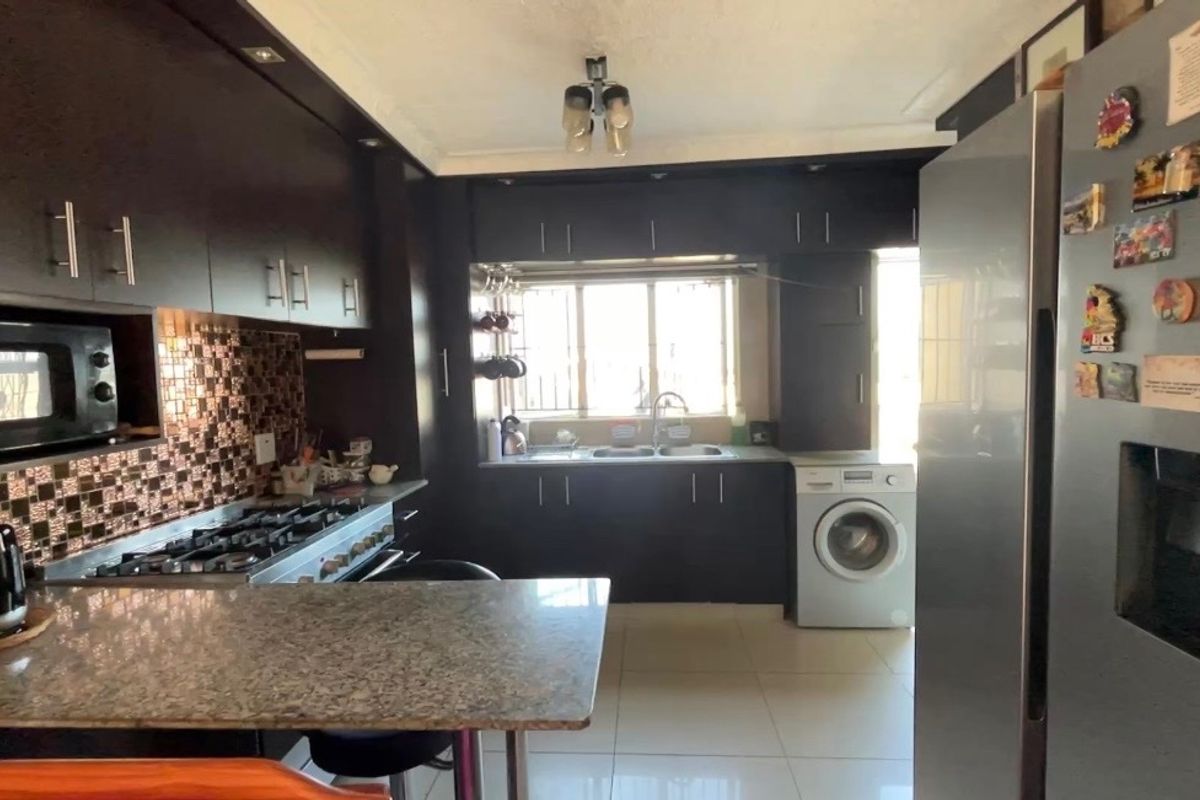 Reduced to Sell: Pristine Move-In-Ready 2-Bedroom Home in Shallcross - Photo 3