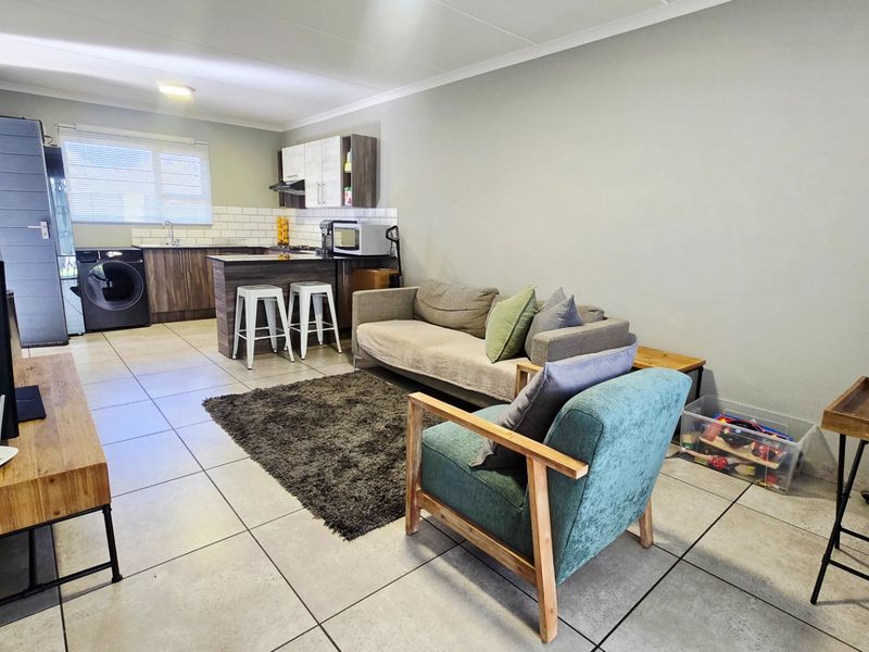 Charming 2 Bedroom Ground Floor Apartment To Let in Eveleigh - Photo 3